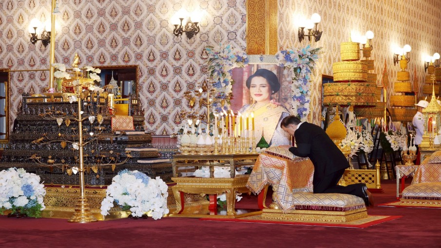 ในหลวง พระราชินี ทรงบำเพ็ญพระราชกุศล พระพิธีธรรมสวดพระอภิธรรมพระบรมศพ "สมเด็จพระพันปีหลวง" วันที่ 3