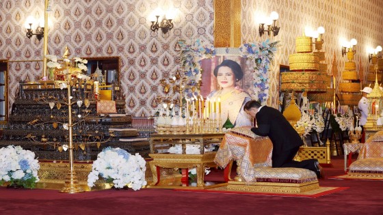 ในหลวง พระราชินี ทรงบำเพ็ญพระราชกุศล พระพิธีธรรมสวดพระอภิธรรมพระบรมศพ "สมเด็จพระพันปีหลวง" วันที่ 3 