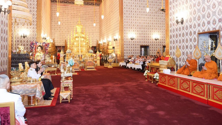 ในหลวง-พระราชินี เสด็จฯ ทรงบำเพ็ญพระราชกุศลปัณรสมวาร (15 วัน) ถวายพระบรมศพ พระพันปีหลวง